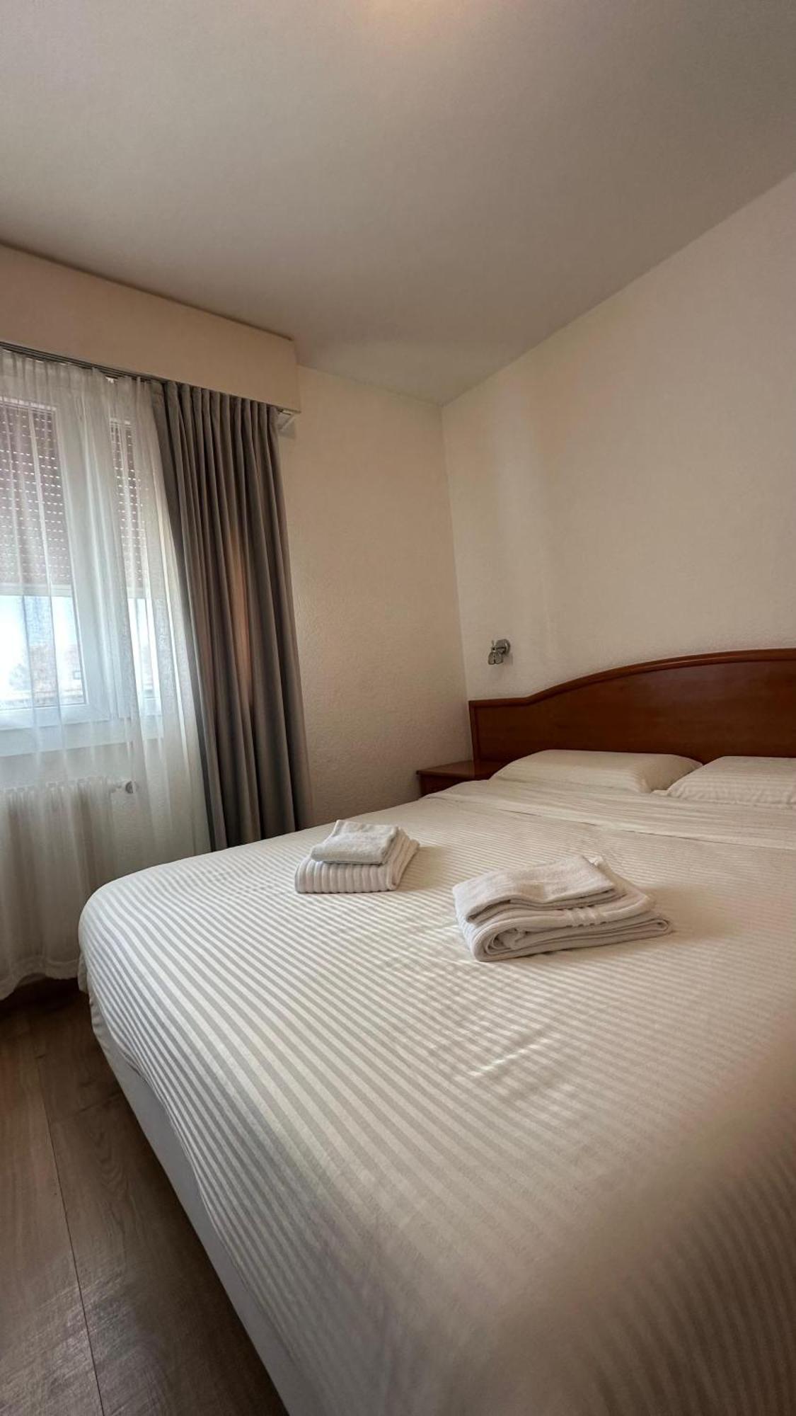 Hotel Du Quai 빌레뉴브 외부 사진