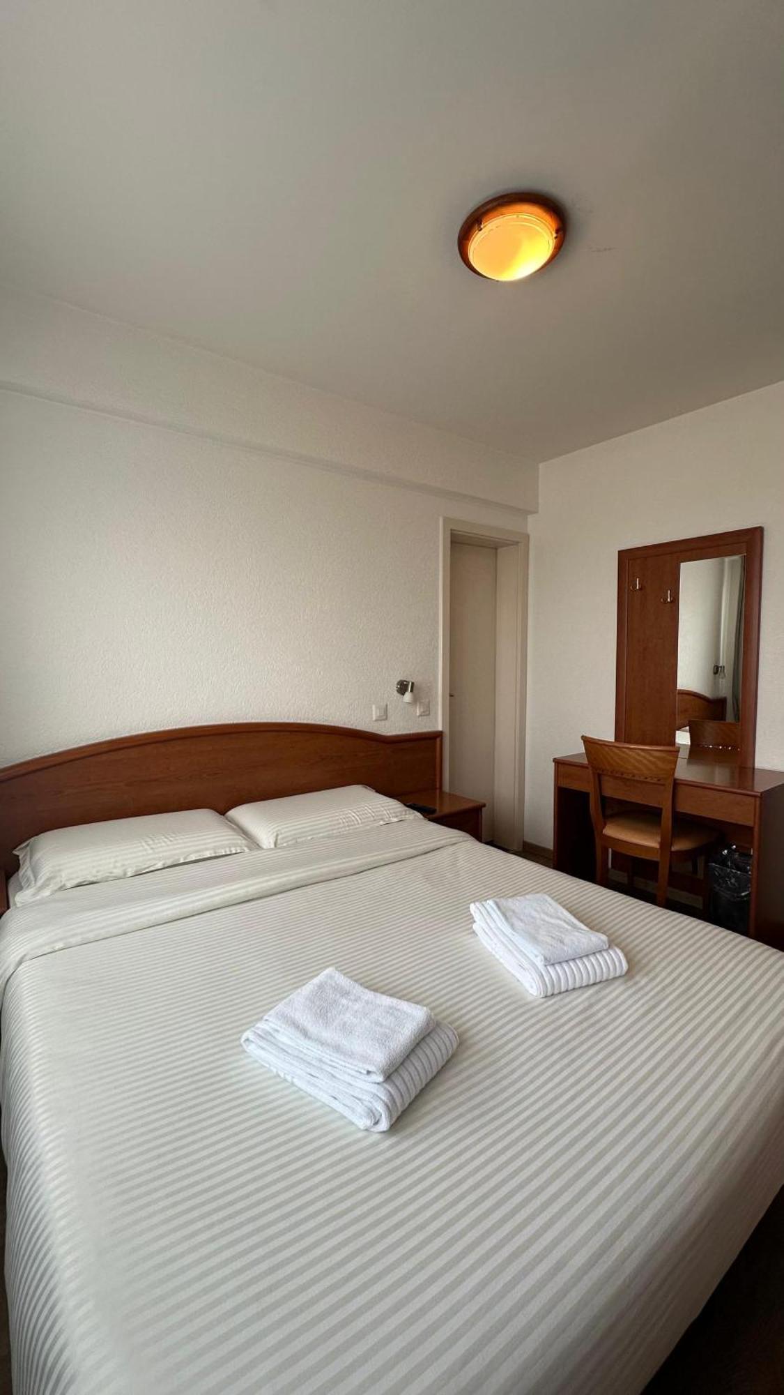 Hotel Du Quai 빌레뉴브 외부 사진