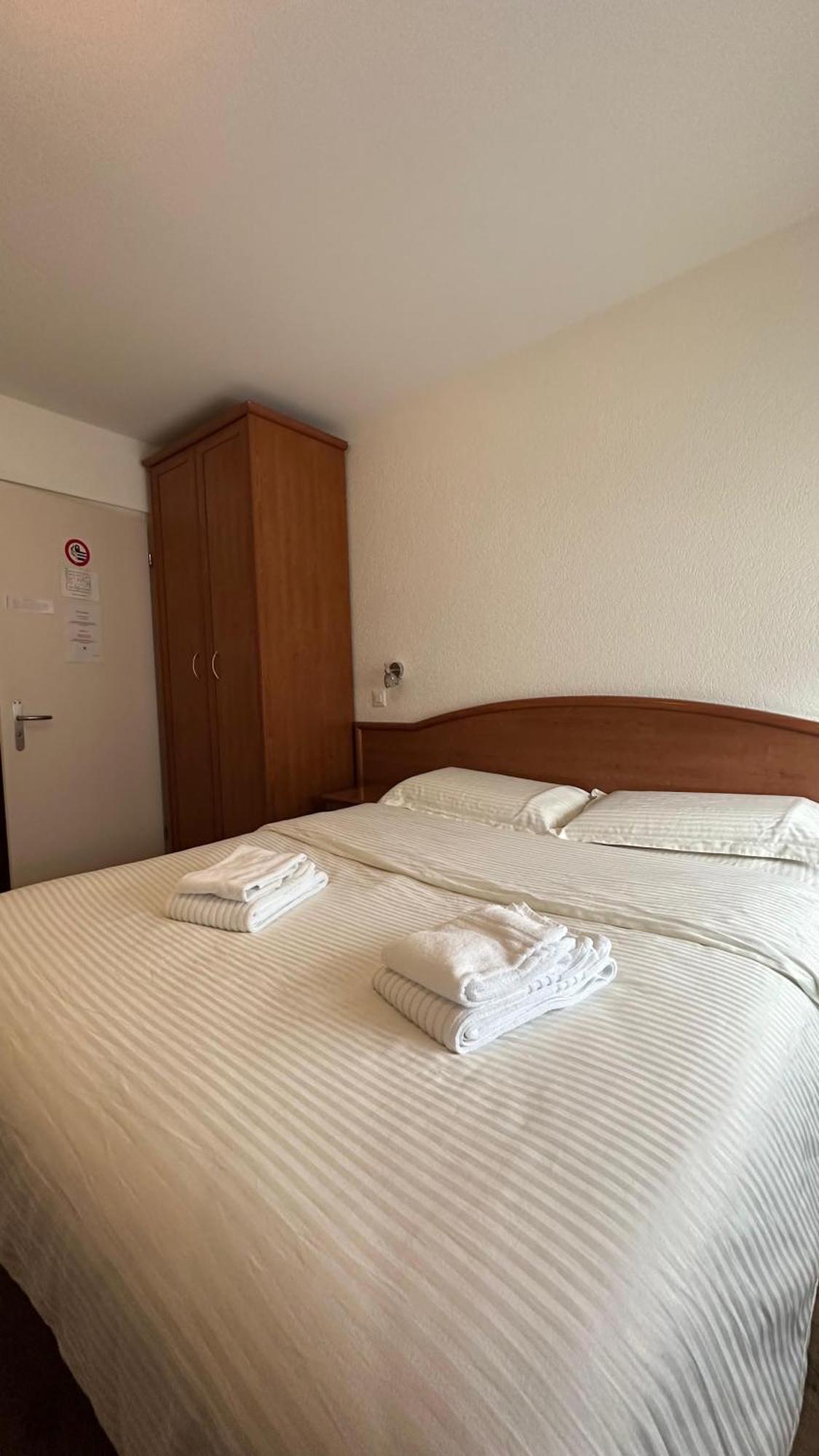 Hotel Du Quai 빌레뉴브 외부 사진